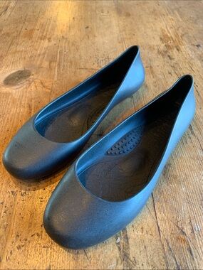 Okabashi Black Women's Slip-On Ballet Flats